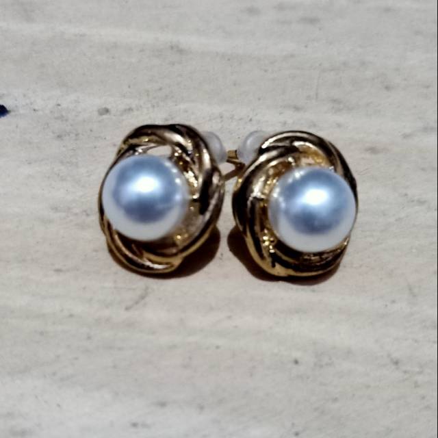 Anting tusuk mutiara gold