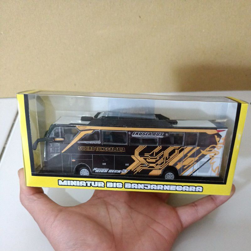 Miniatur Bis STJ Cullen Skala 1 : 64 ( Seukuran  Hot Wheels )