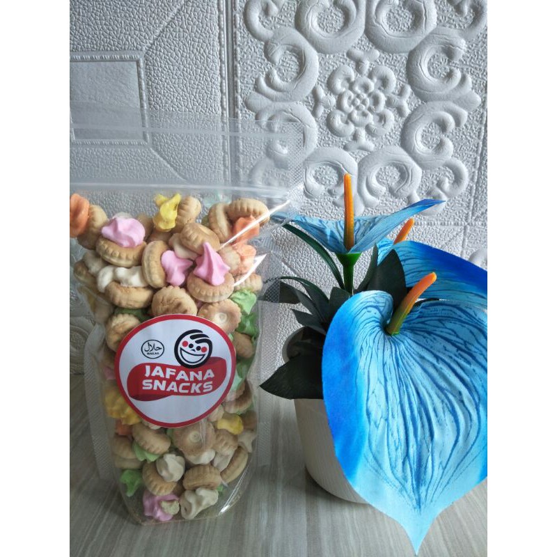 

Kue Gem Rose/Kue Monas