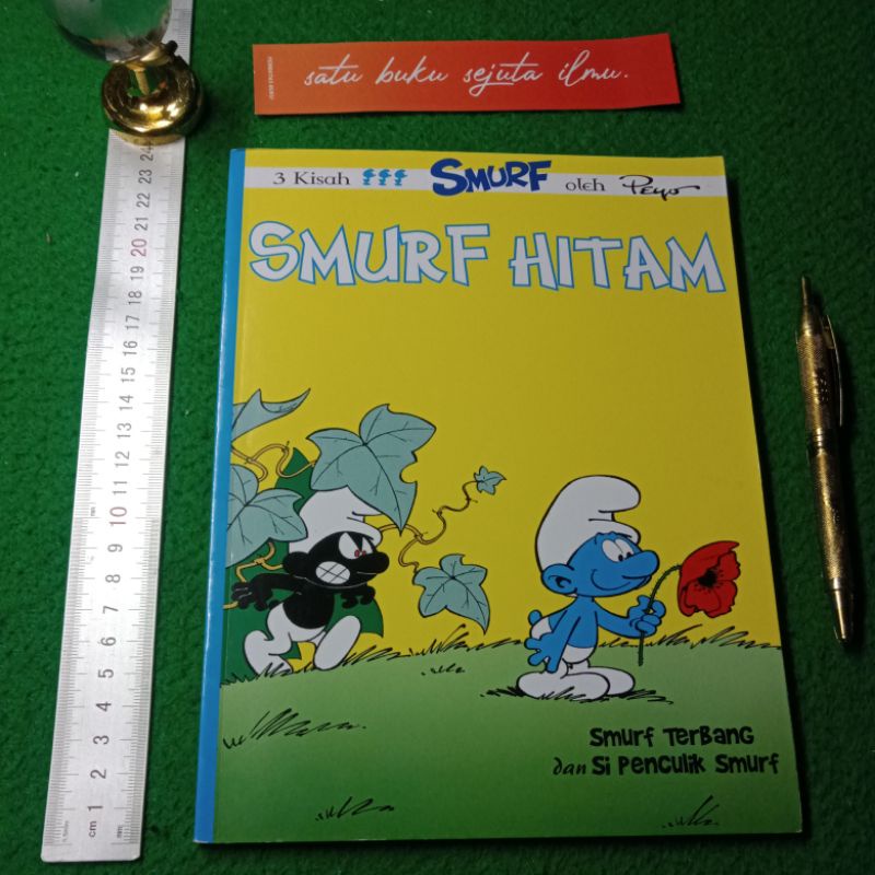 Buku Komik Smurf Hitam by Peyo.