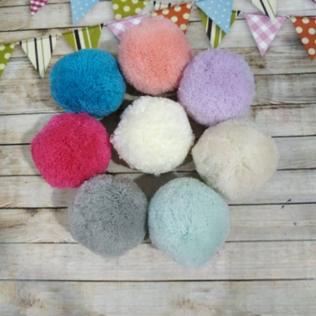 Pompom jumbo halus wol 5 cm per biji