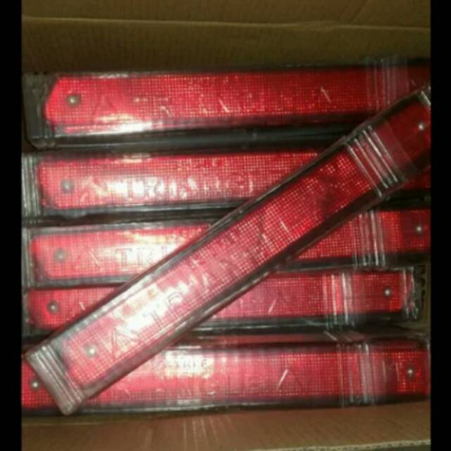 Segitiga pengaman hati hati bagus mika