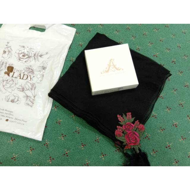 Ayu Dyah Andari Organza Hijab