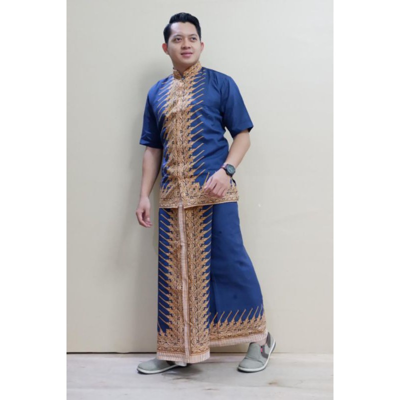Setelan sarung dan kemeja batik "Modang"