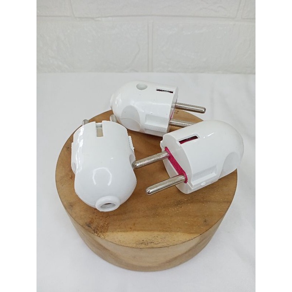 Colokan Listrik Steker Arde Classic ERKE putih murah SNI