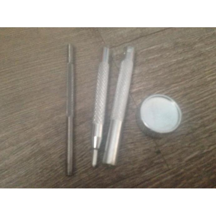 

Best Seller // Set Alat Kancing Jepret 633 Untuk Kancing Ukuran 12Mm