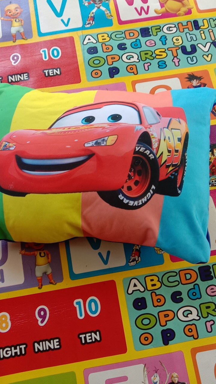 Bantal Pelangi Karakter Mc Queen/cars Bahan Polimikro