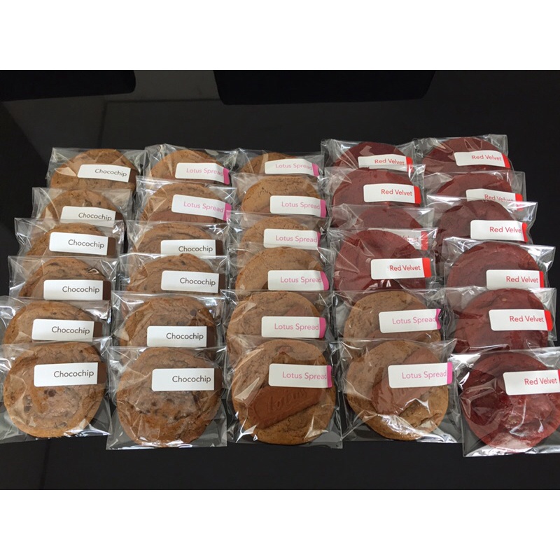 

Big Soft Cookies, Varian Chocochip , Red velvet, Lotus spread