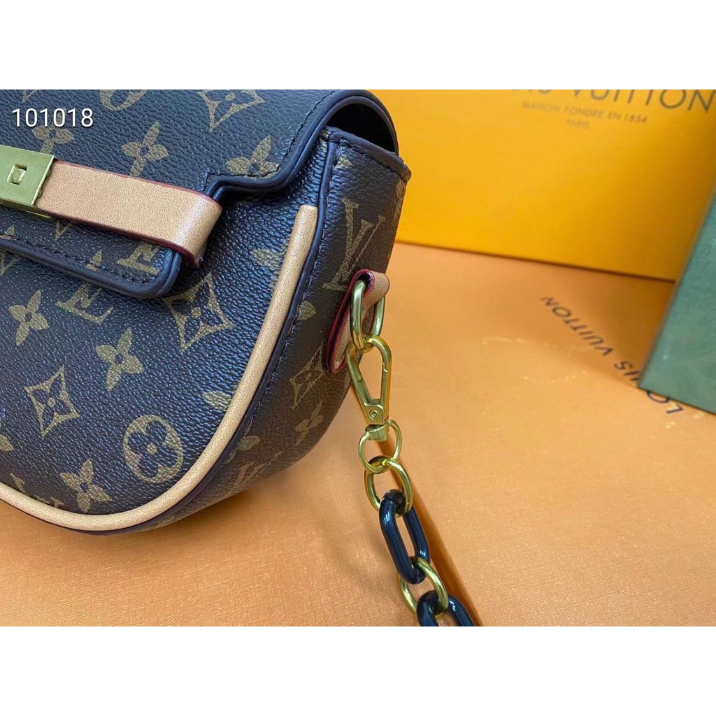 L*uis Vuitton Crossbody 9285 (Free Dustbag +Dalam Suede+ Bubblewrap)