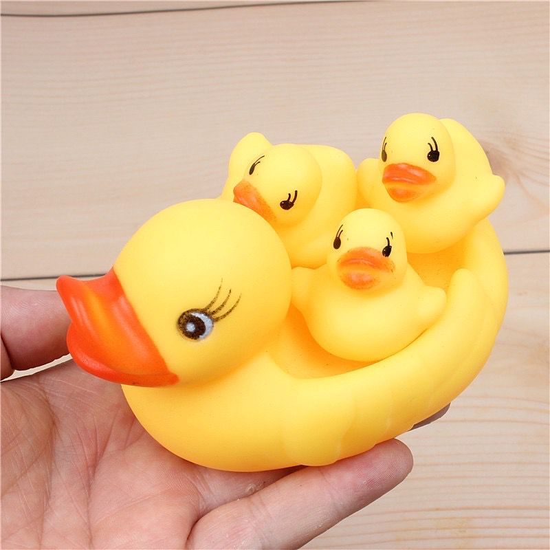 MAINAN MANDI BAYI Mainan Bebek Karet Berbunyi Untuk Anak Mandi induk anak bebek Mainan Edukasi Anak Lucu Bebek Karet Rubber Duck Dipencet Bunyi Mainan Bebek Karet Berbunyi Untuk Anak Mandi induk anak bebek mainan mandi anak