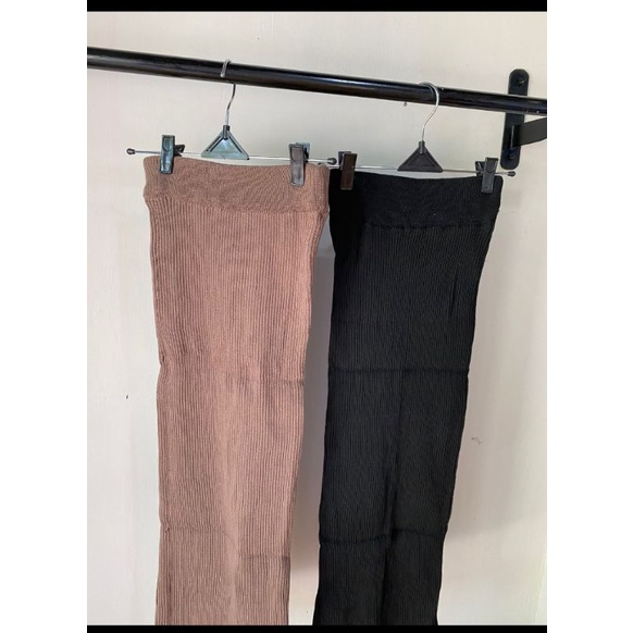 rok rajut warna hitam dan milo