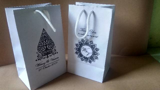 

Souvernir pernikahan tas paperbag wadah souvernir sablon ukuran 15*8*25