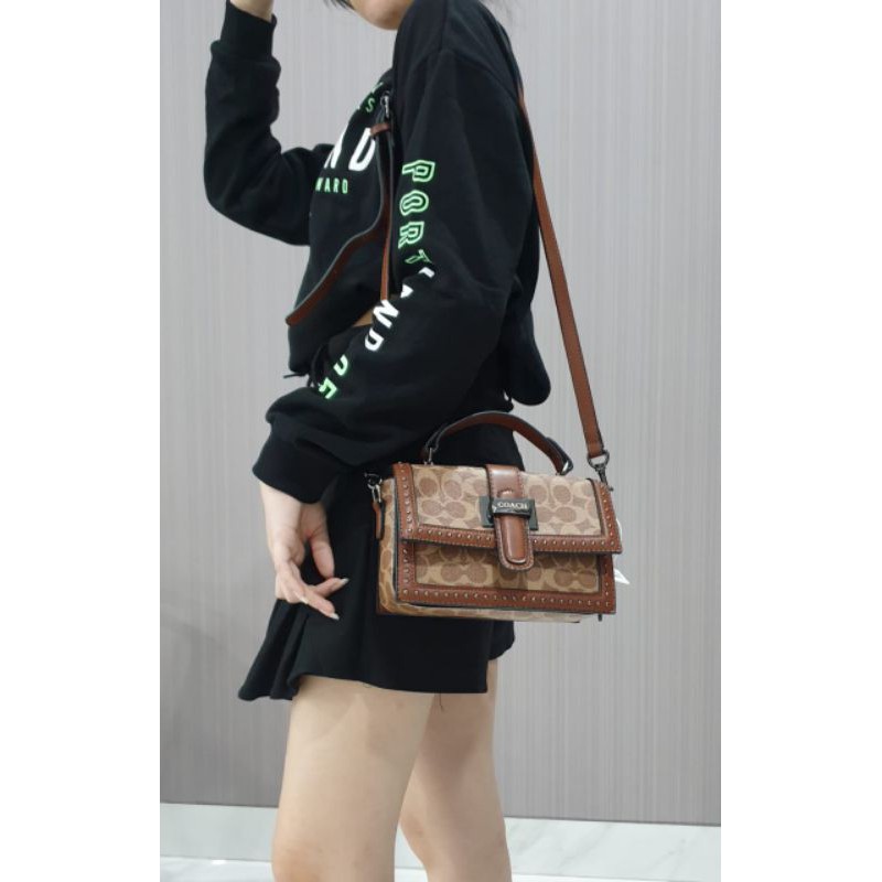 TAS COA HANDLE TOP STUDED FREE BOX MAGNET