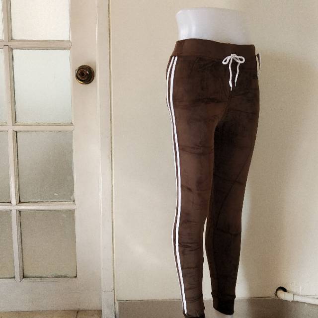 Legging bludru list putih motif pita-coklat