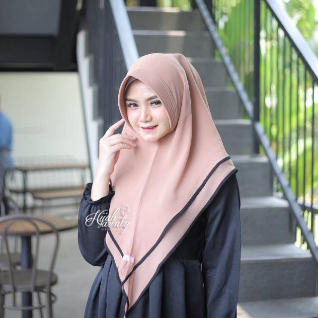 SHAKILA HIJAB AUNTY
