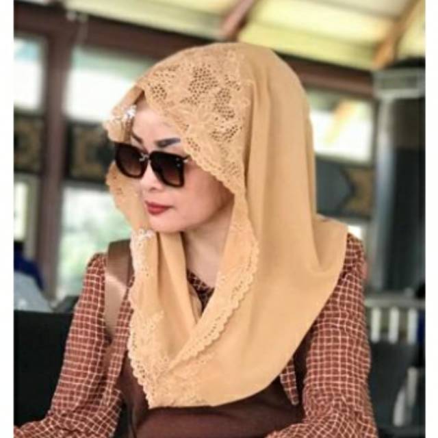 Hijab instan yeni wahid