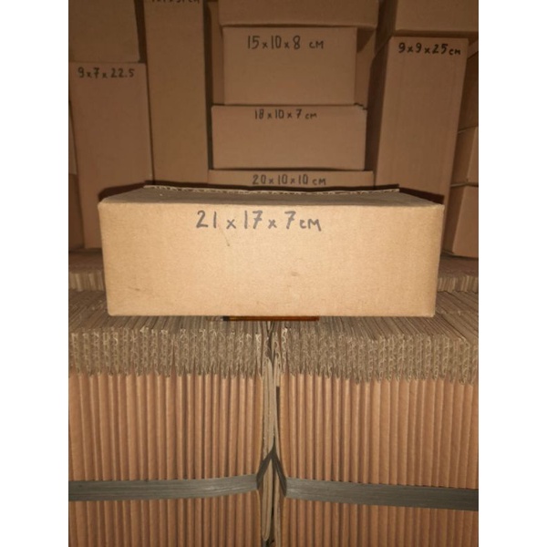 

Kardus 21x17x7 cm Baru tebal polos luar dalam