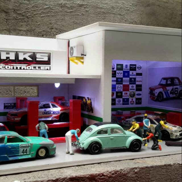Diorama bengkel universal