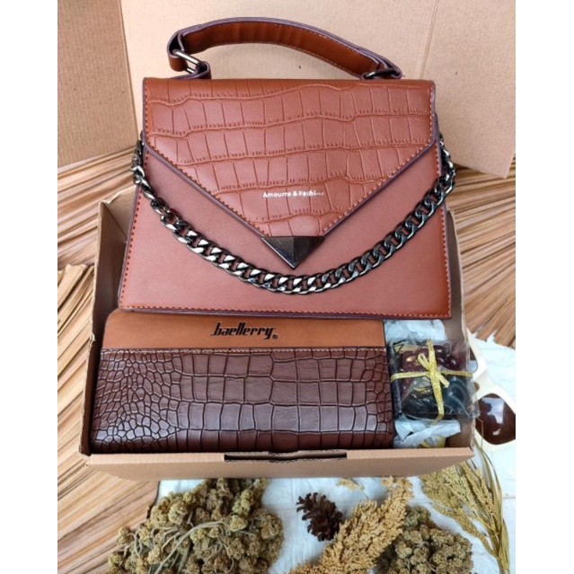 

SET HAMPERS TAS IMPORT 100%