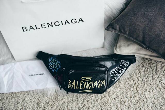 harga waist bag balenciaga