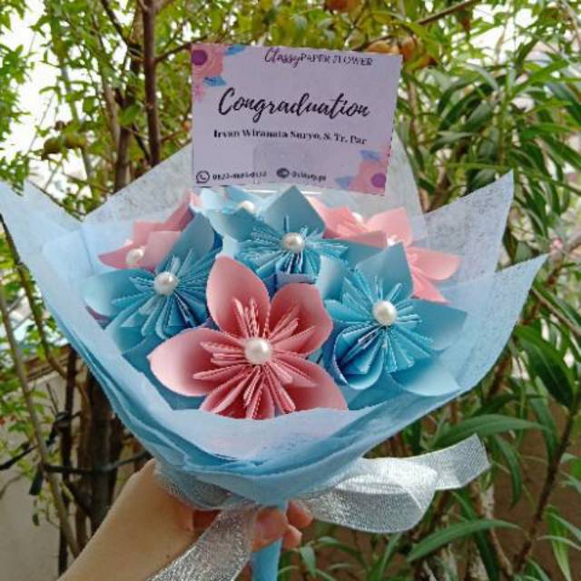 Medium Bouquet Bunga Bucket Buket Wisuda Graduation Kado Hadiah Sidang Skripsi Ulang Tahun Shopee Indonesia