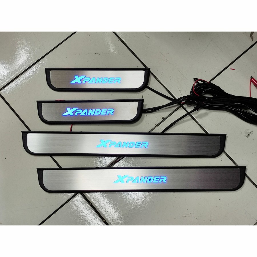 Sillplate Samping Lampu Xpander Model Kombinasi Stainless Hitam LED