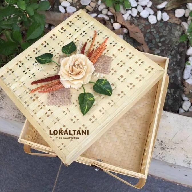 

Rantang Bambu Kotak 25CM Hias Bunga / Keranjang Parcel Bambu/ Hampers