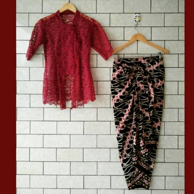 Kebaya Kutubaru Brokat & Rok lilit