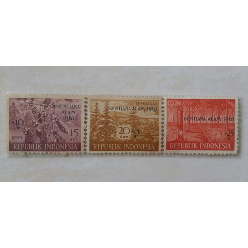 

Perangko Bencana Alam Tahun 1961 Cetak Tindih Perangko Hasil Bumi Set Lengkap 3pcs Mint