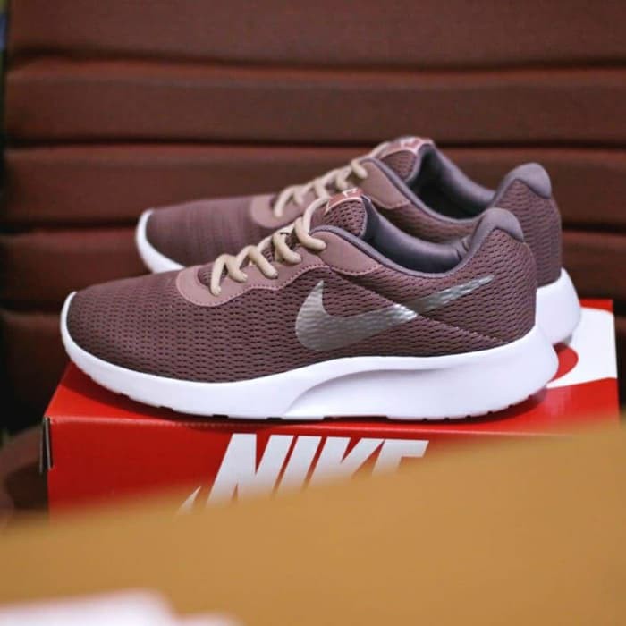 nike tanjun silver