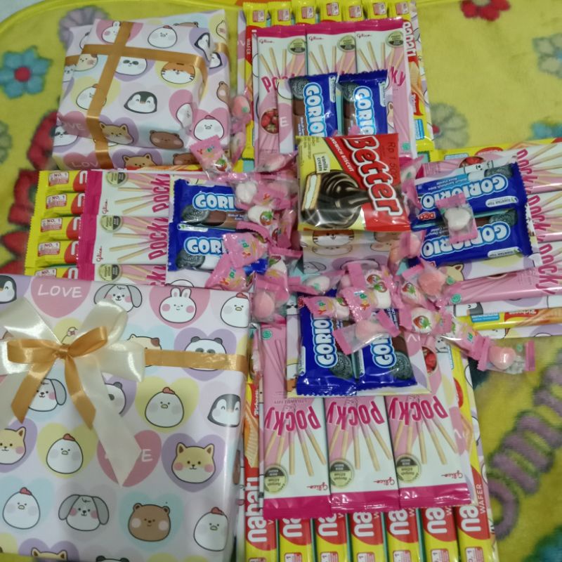 

Snack box plus uang tarik (uang tarik mulai 50rb sampai 200rb)