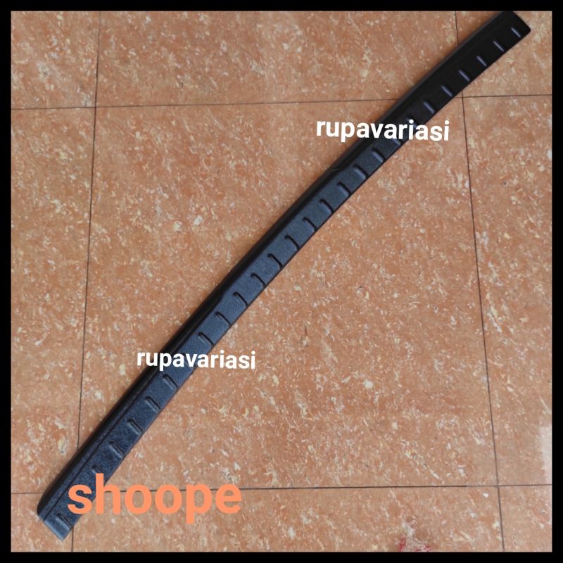 sill plate silplate BELAKANG pintu bagasi toyota inova innova reborn 2016 sampai 2022 2017 2018 2019 2020 2021 tempel plastik abs  hitam