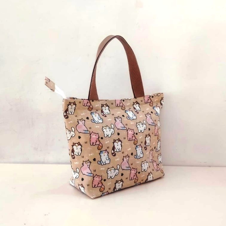 TAS KANVAS HANDBAG KANVAS BESAR MOTIF KUCING KREM. Riens Collections