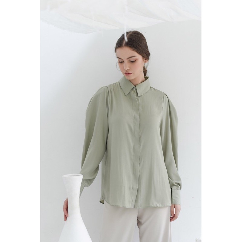 Benang Jarum x Buttonscarves Green aimer shirt size L