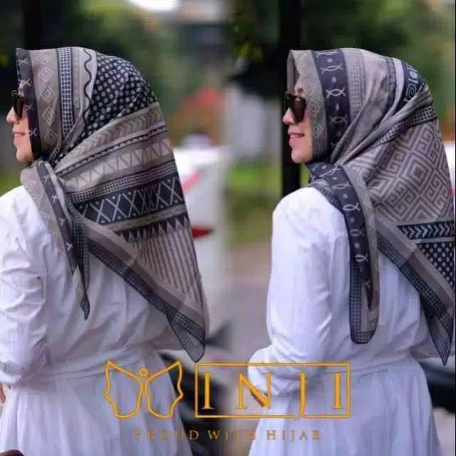 HIJAB SEGI EMPAT MOTIF VOAL 115 X 115