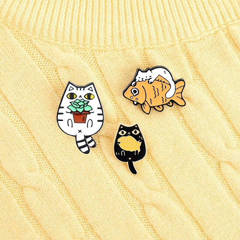 Bros Pin Enamel Bentuk Kucing Dan Ikan Untuk Hadiah