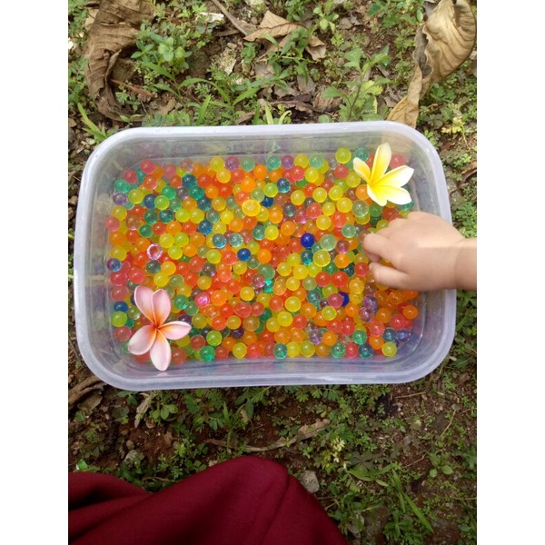 Waterbbeads dan gayung Latih sensorik Peraba Anak