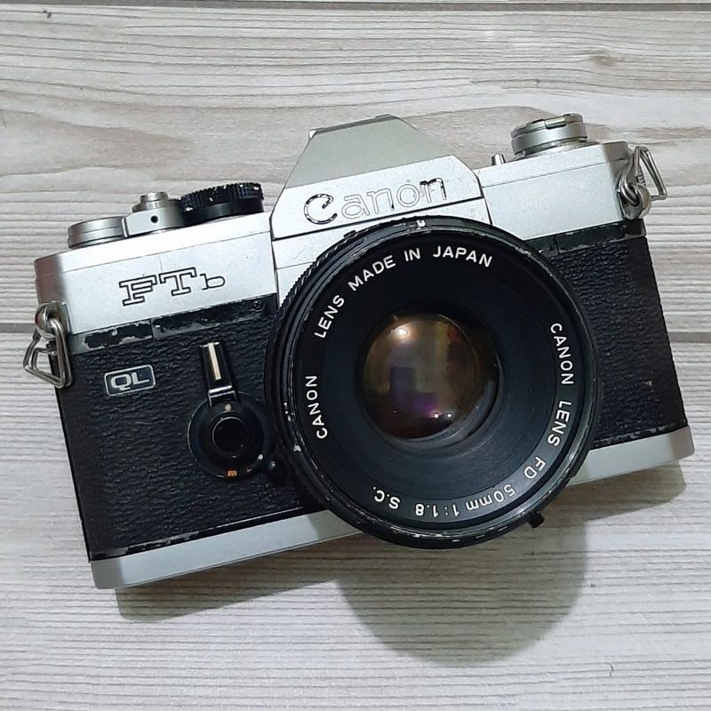 Kamera Analog Canon FTb QL Lensa Canon FD 50mm F1.8