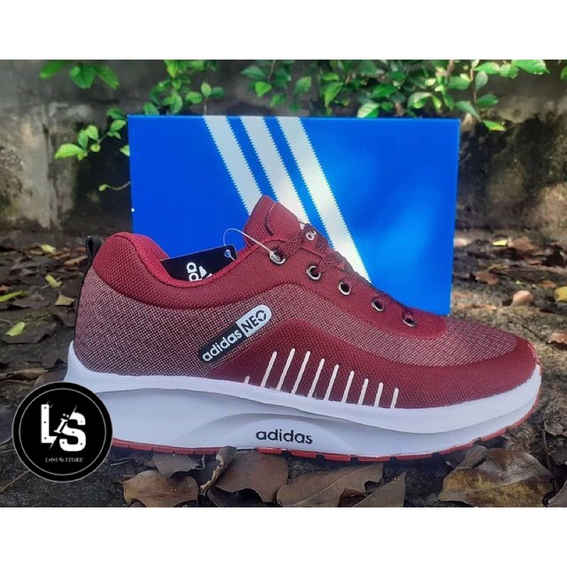 sepatu sport adidas
