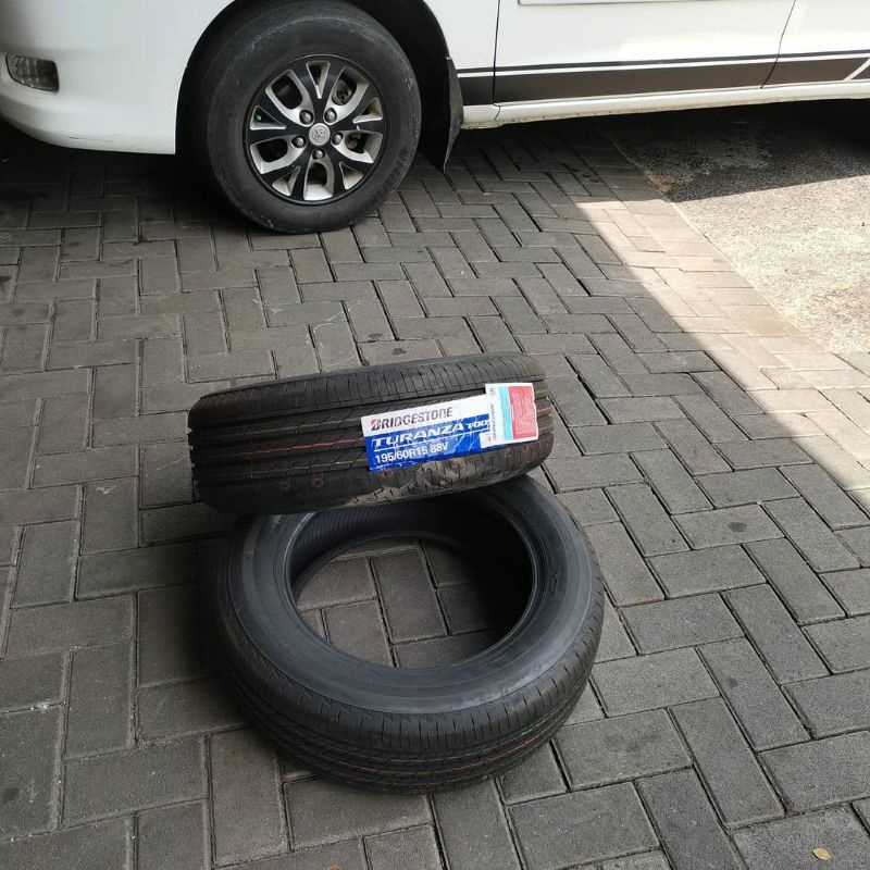 BAN MOBIL UKURAN 195/60/15 BRIDGESTONE TURANZA.