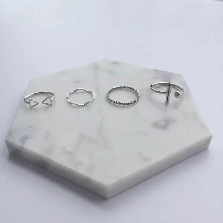 4Pcs / Set Cincin Motif Segitiga Geometri Simple Warna Silver untuk Wanita