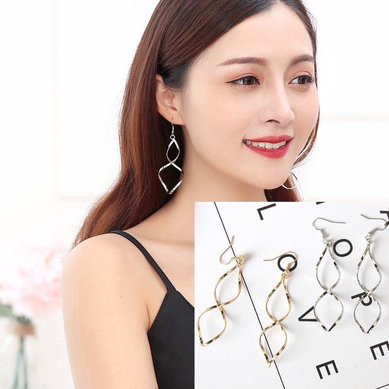 1 Pasang Anting Wanita Desain Spiral Minimalis Style Korea