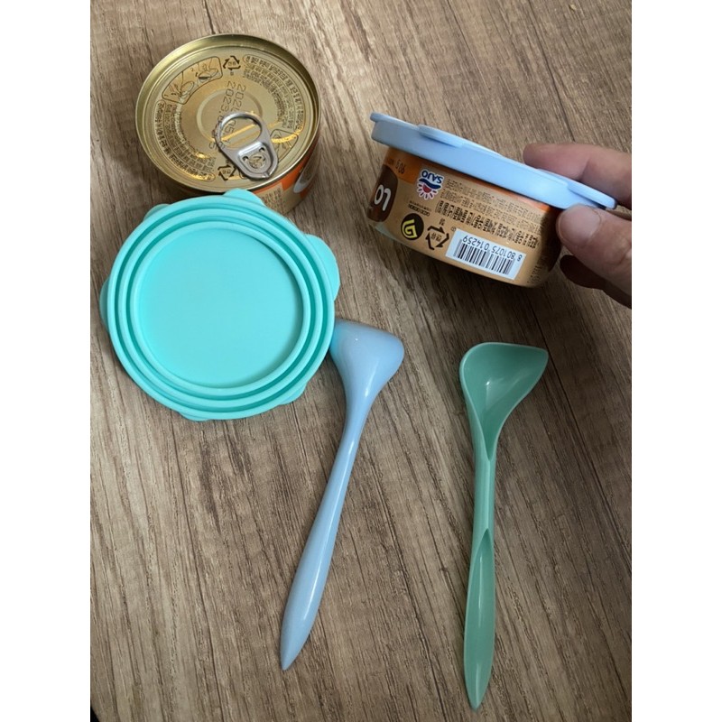 Paw meal cover with pet spoon set