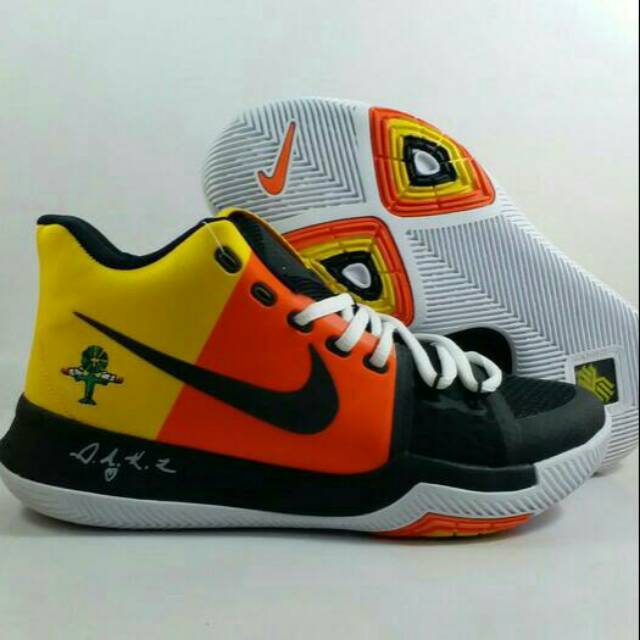 Kyrie 3 Alien Sepatu Basket