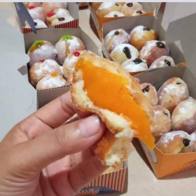 

Kue Bommbolani
