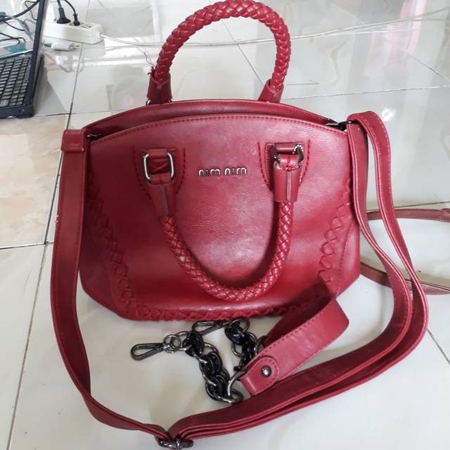 Tas Wanita NimNim warna merah marun. Baru sekali pakai. Baguss sangat..