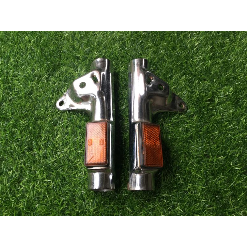 kupingan lampu honda win win100  dudukan pangkon kupingan lampu depan honda win 100 original