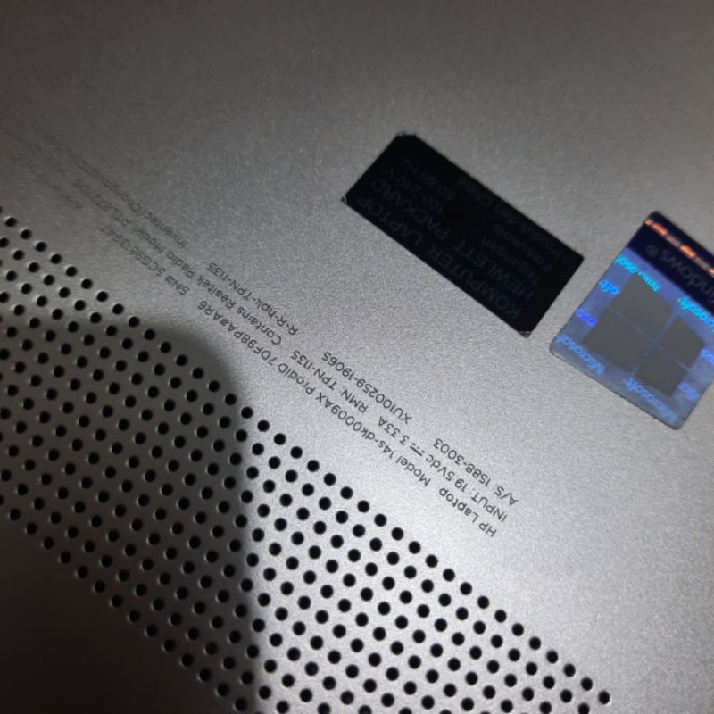 HP 14-dk0009AX Amd A9-9425 Gen7 Ram 4GB/HDD 1TB Dualvga Radeon 530 2GB dedicated+Amd Radeon R5 Graphic