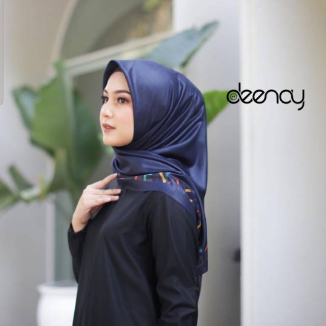 KERUDUNG JILBAB SEGIEMPAT DEENAY VOAL PRINTED SCARF - DIARA SERIES NAVY