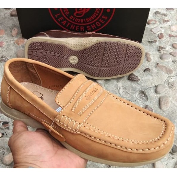 SEPATU PRIA MURAH SNEAKERS SEPATU TANPA TALI  BAHAN DASAR KULIT  MANDING JOGJA MERK DONITELO